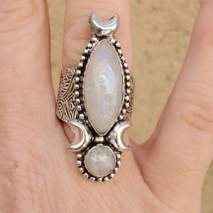 New Witchy Rainbow Moonstone Crescent Moon 925 Silver Ring.